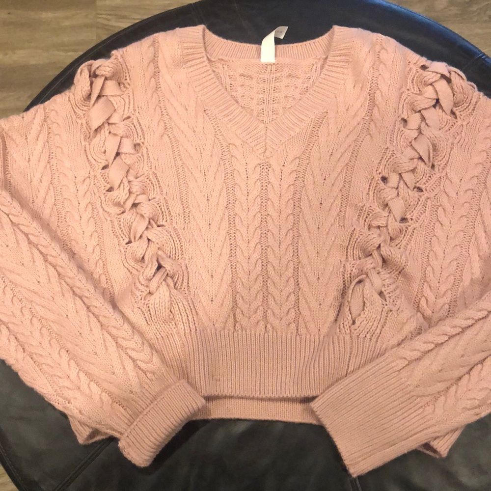 Cable knit cropped sweater
